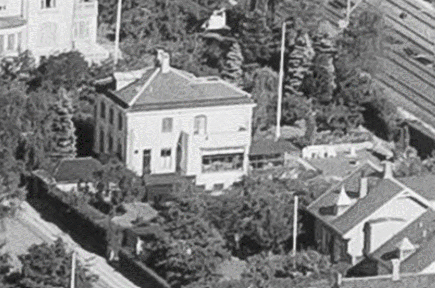 Et billede, der indeholder træ, udendørs, gammel, hus

Automatisk genereret beskrivelse